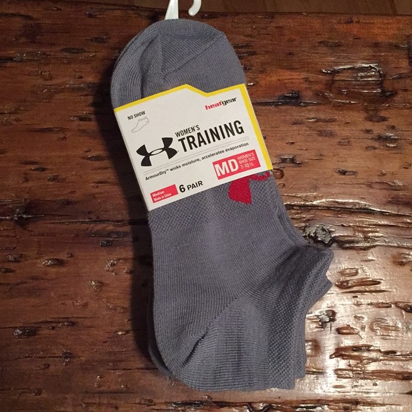 Under Armour Accessories - NWT Under Armour Women’s socks 6 pair!